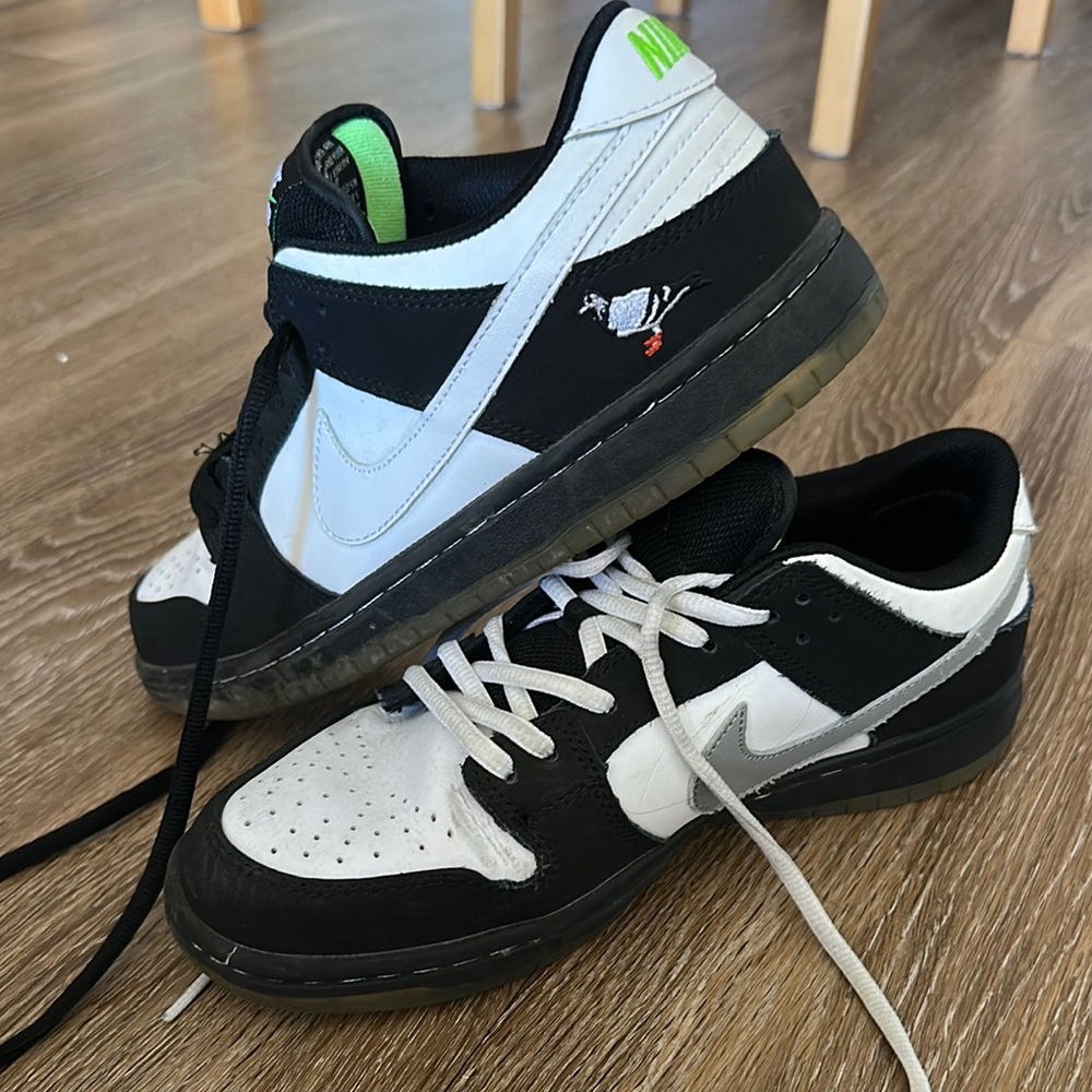 Nike SB Dunk Low
Staple Panda Pigeon Men’s 8.5